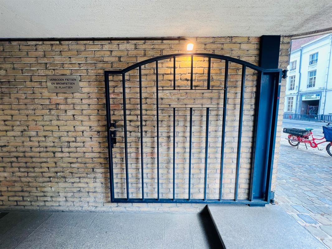 Appartement met zicht op de bomen rijen van de keizerlijke plaats.