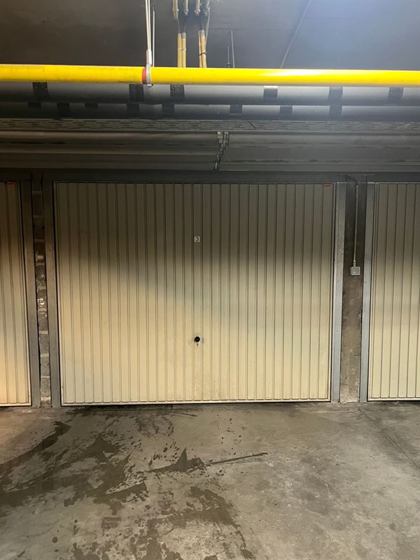 Appartement met zicht op de bomen rijen van de keizerlijke plaats.
