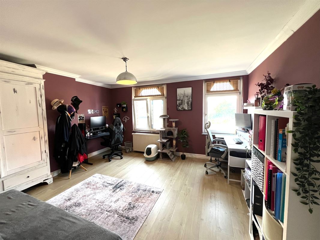 Huis met garage en tuin nabij de kerk in Gijzegem