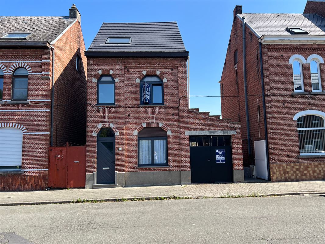 Huis met garage en tuin nabij de kerk in Gijzegem