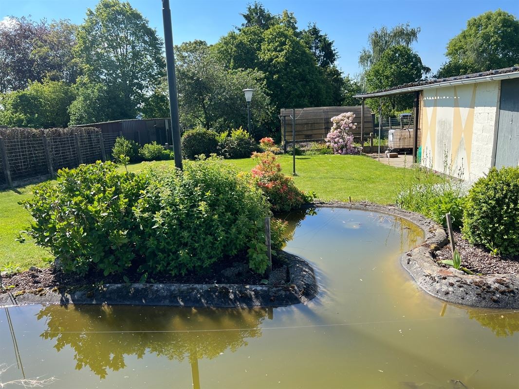 Landelijke woning in open karakter in een doodlopende straat naar een landbouwzone