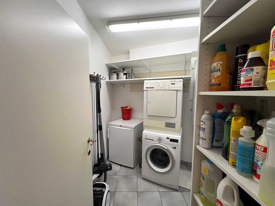 Appartement met zicht op de bomen rijen van de keizerlijke plaats.