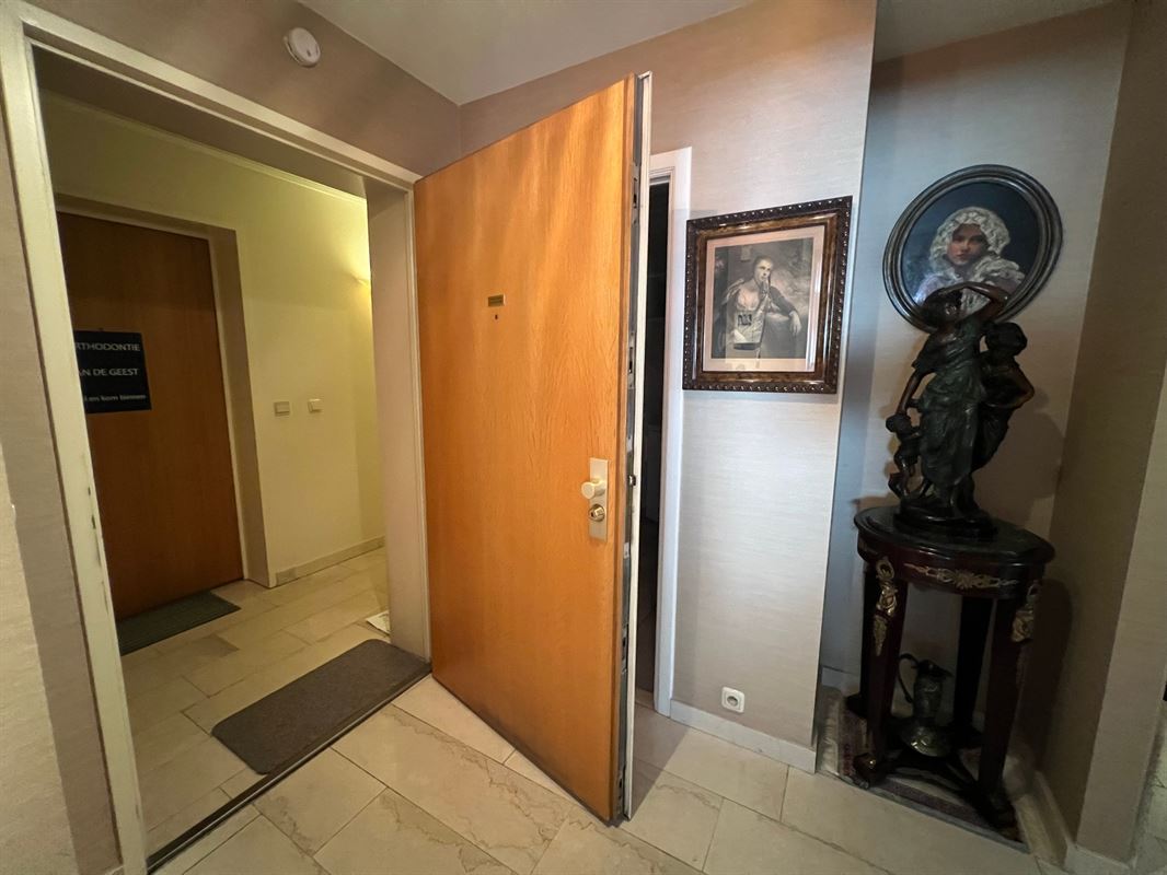 Appartement met zicht op de bomen rijen van de keizerlijke plaats.