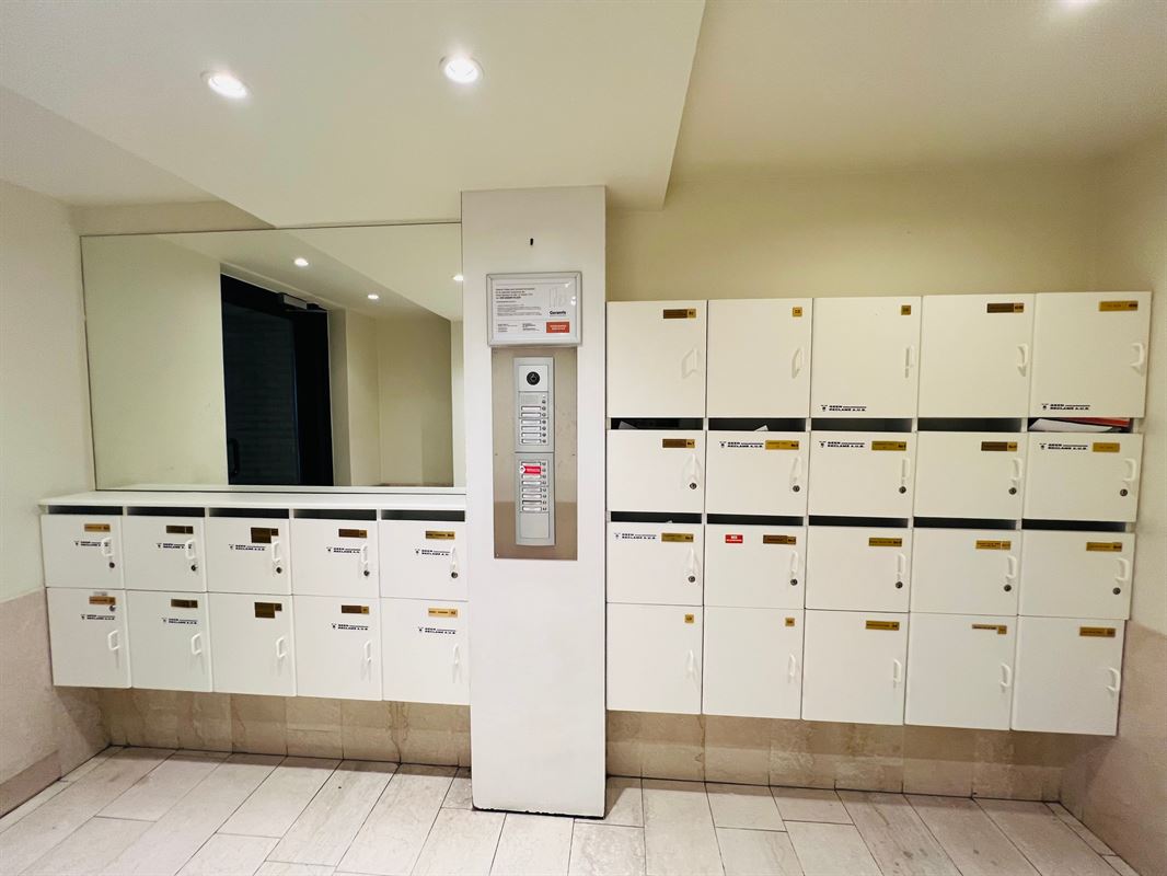 Appartement met zicht op de bomen rijen van de keizerlijke plaats.