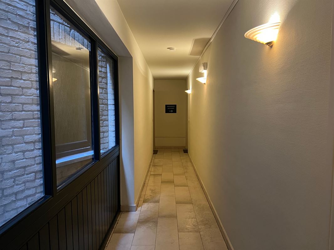 Appartement met zicht op de bomen rijen van de keizerlijke plaats.