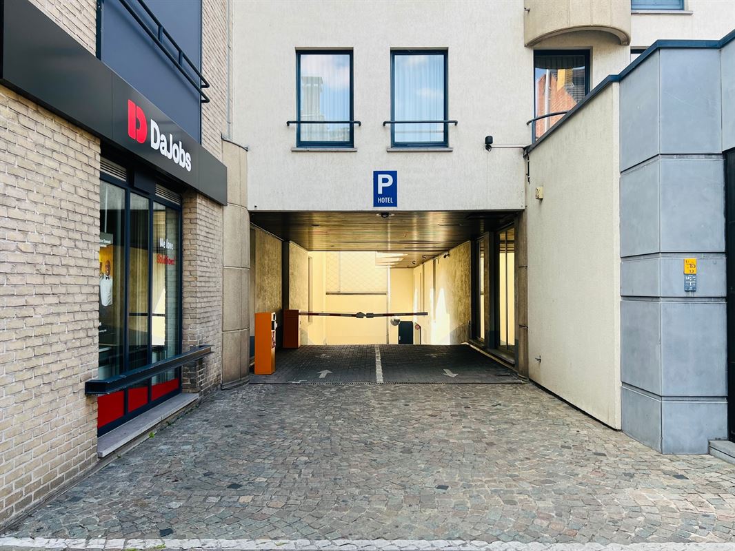 Appartement met zicht op de bomen rijen van de keizerlijke plaats.