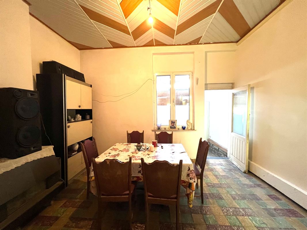 Rijwoning met tuintje en 4 slaapkamers