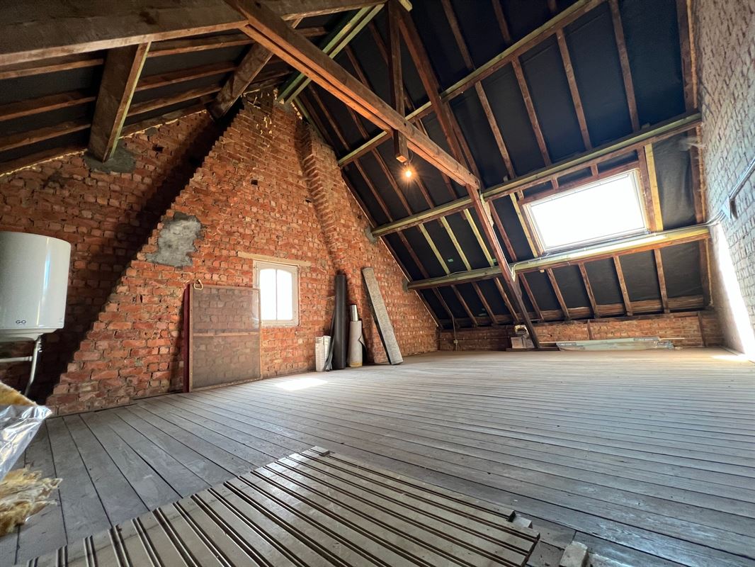 Huis met garage en tuin nabij de kerk in Gijzegem