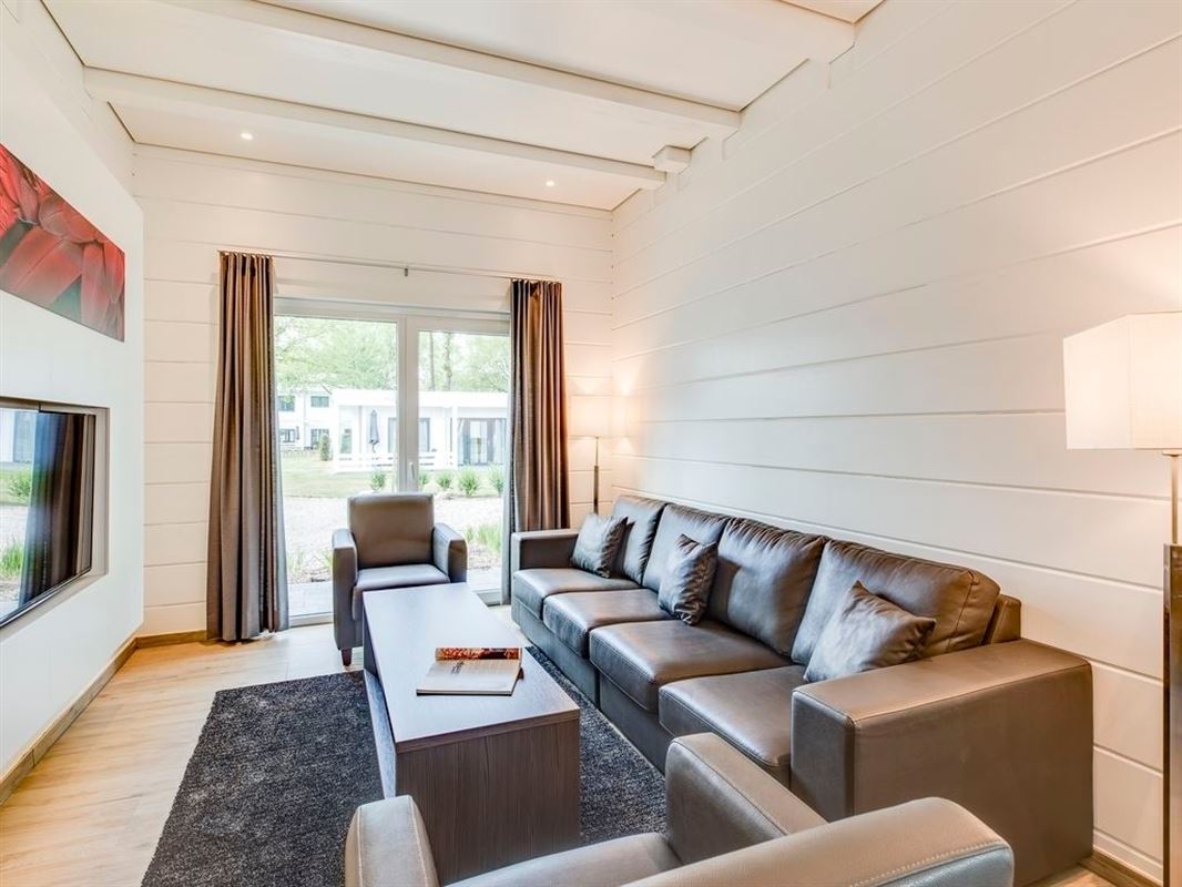 Vakantieverbiljf in open karakter met een mooi zicht en 2 staanplaatsen