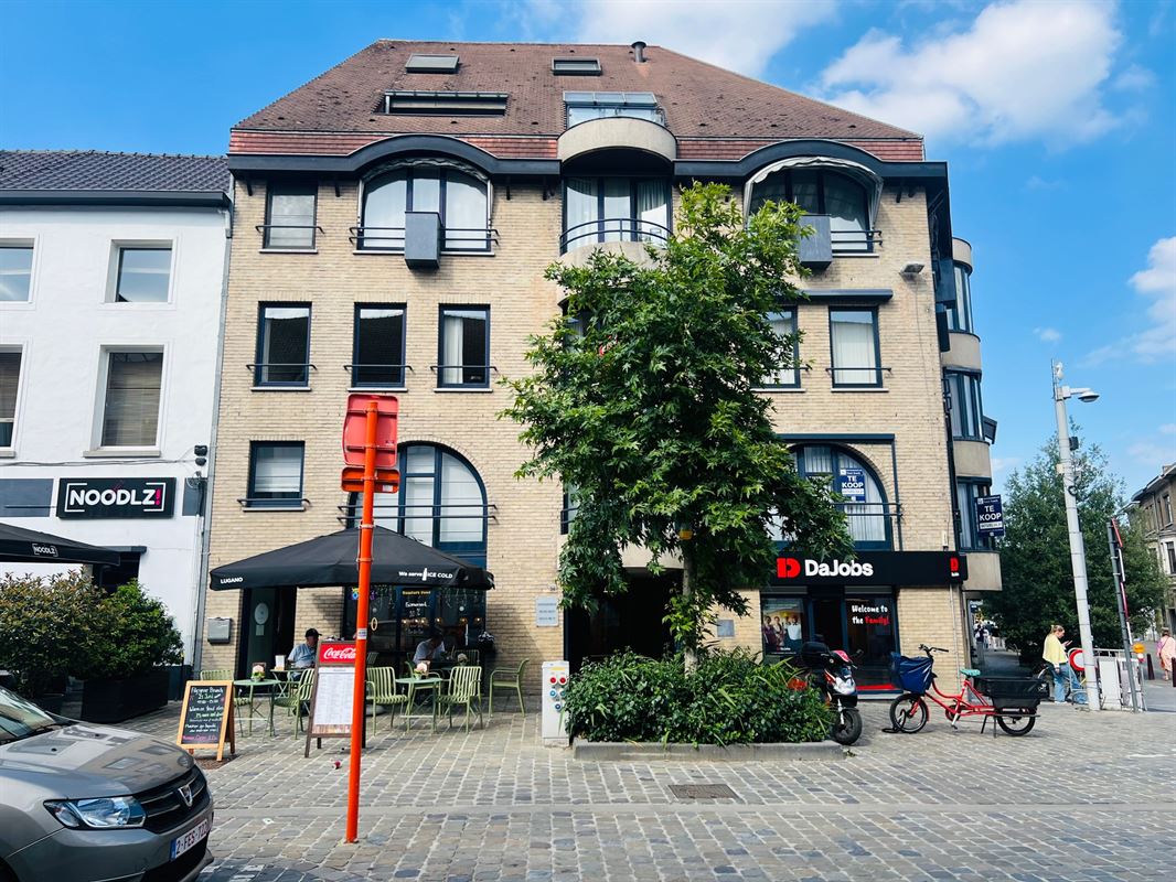 Appartement met zicht op de bomen rijen van de keizerlijke plaats.
