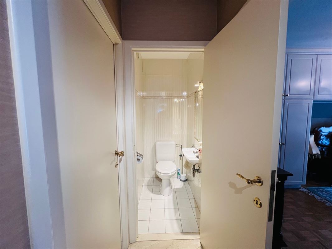 Appartement met zicht op de bomen rijen van de keizerlijke plaats.
