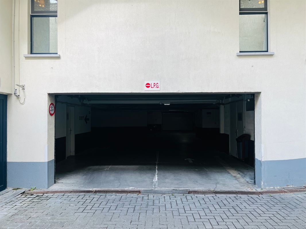 Appartement met zicht op de bomen rijen van de keizerlijke plaats.
