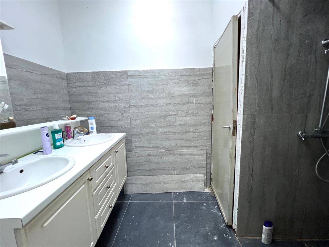 Rijwoning met tuintje en 4 slaapkamers