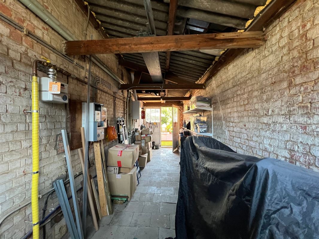 Huis met garage en tuin nabij de kerk in Gijzegem
