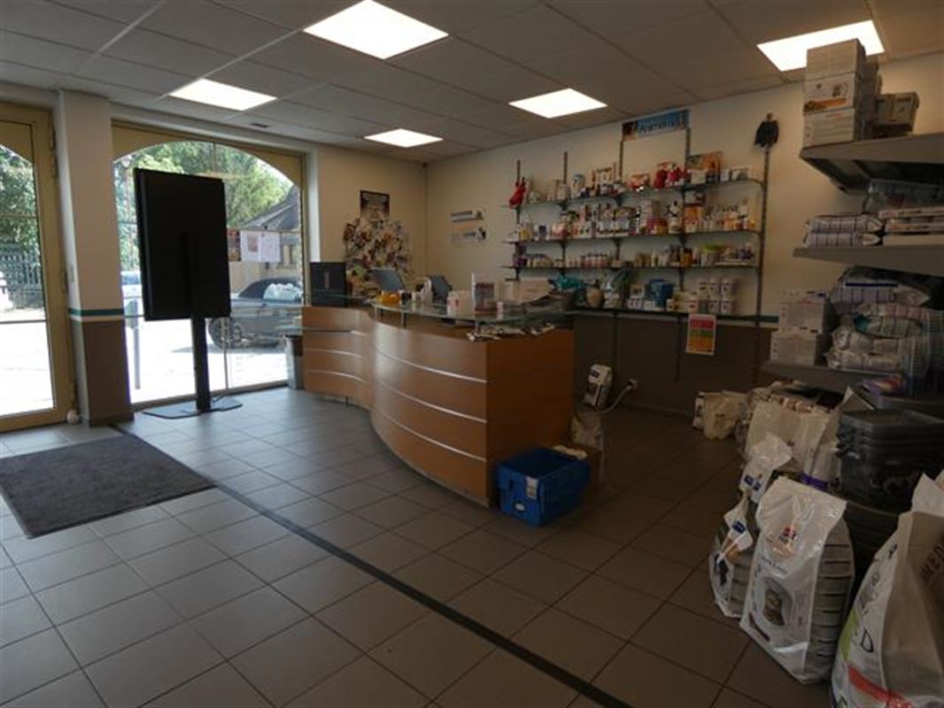 Belle surface commerciale 100m2 en plein centre de Gistoux