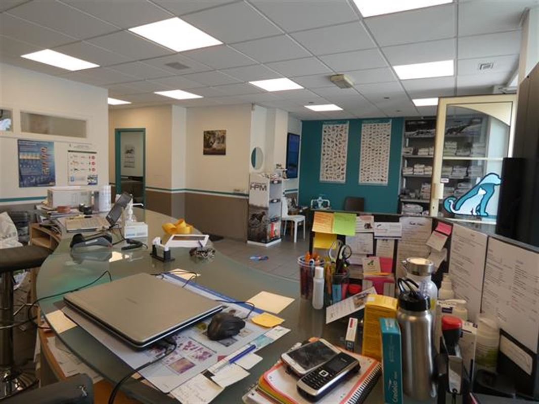 Belle surface commerciale 100m2 en plein centre de Gistoux