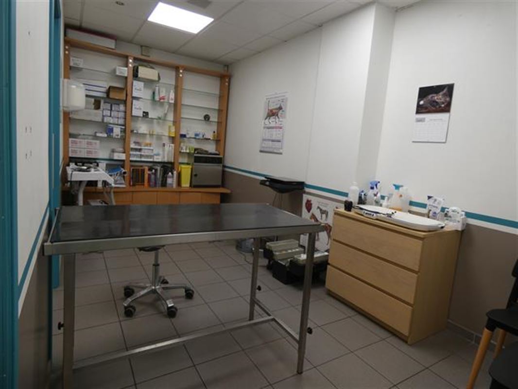 Belle surface commerciale 100m2 en plein centre de Gistoux