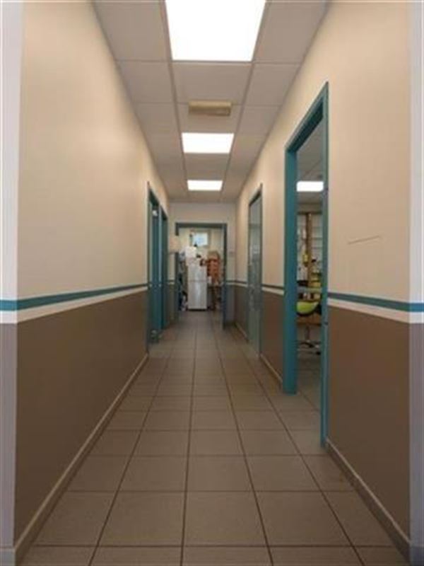 Belle surface commerciale 100m2 en plein centre de Gistoux