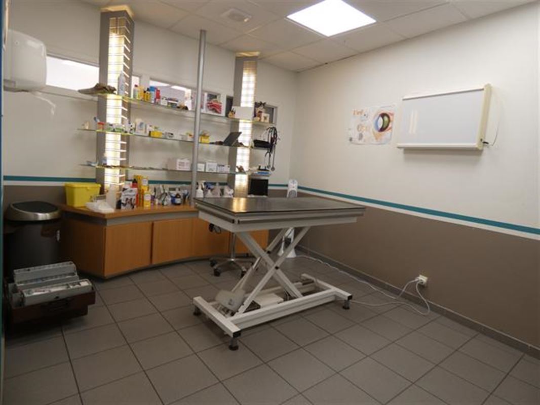 Belle surface commerciale 100m2 en plein centre de Gistoux