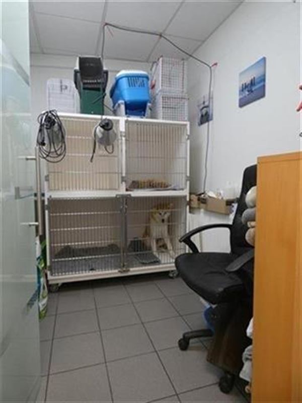 Belle surface commerciale 100m2 en plein centre de Gistoux