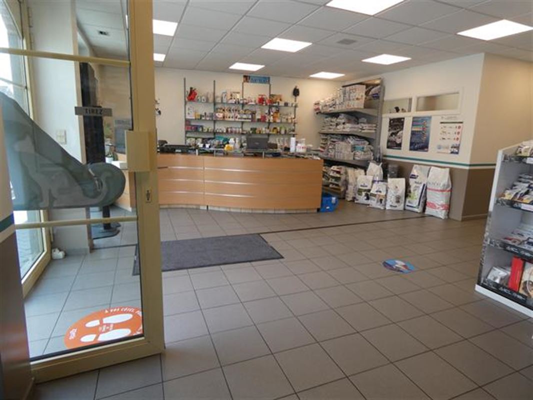 Belle surface commerciale 100m2 en plein centre de Gistoux