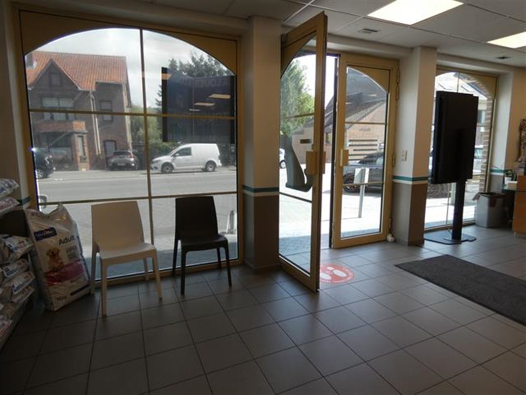 Belle surface commerciale 100m2 en plein centre de Gistoux