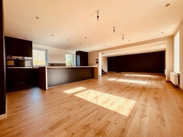 Magnifique triplex 200m2 rénové + jardin 4ares