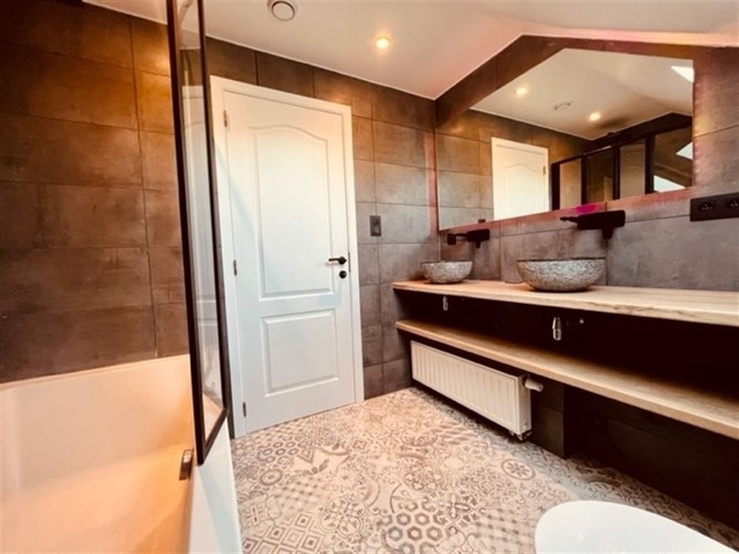 Magnifique triplex 200m2 rénové + jardin 4ares