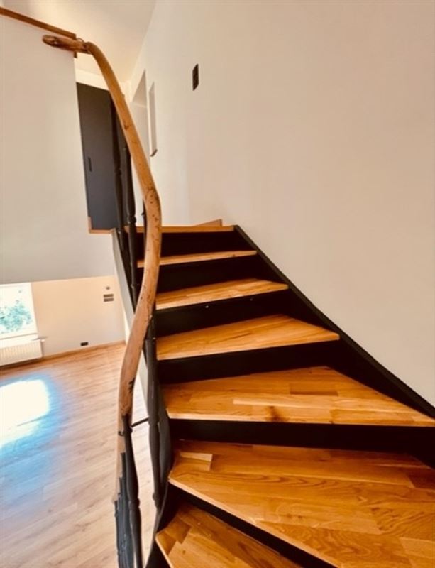 Magnifique triplex 200m2 rénové + jardin 4ares