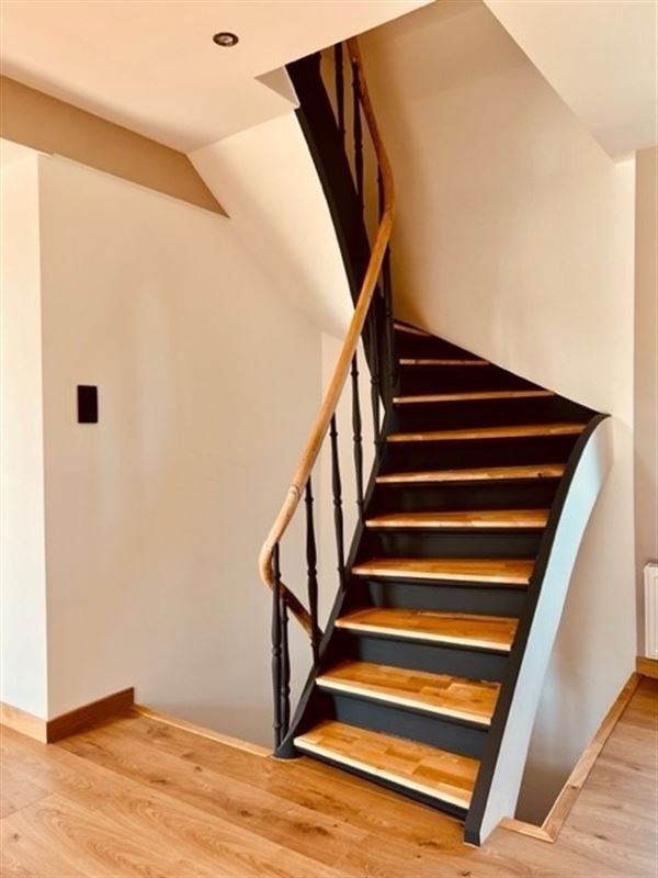 Magnifique triplex 200m2 rénové + jardin 4ares