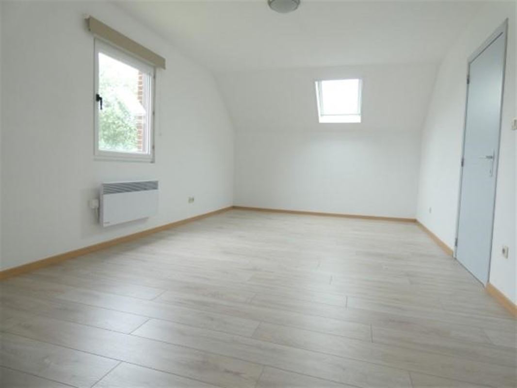 Appartement à l'étage d'une villa à Longueville