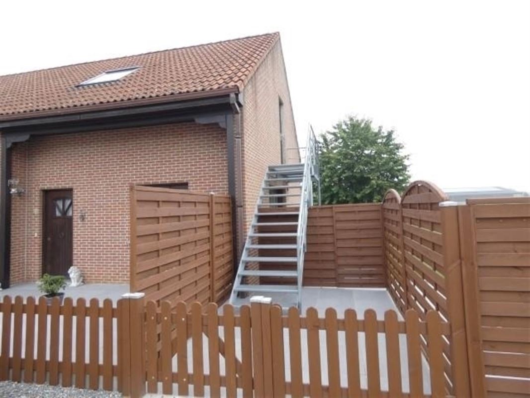 Appartement à l'étage d'une villa à Longueville