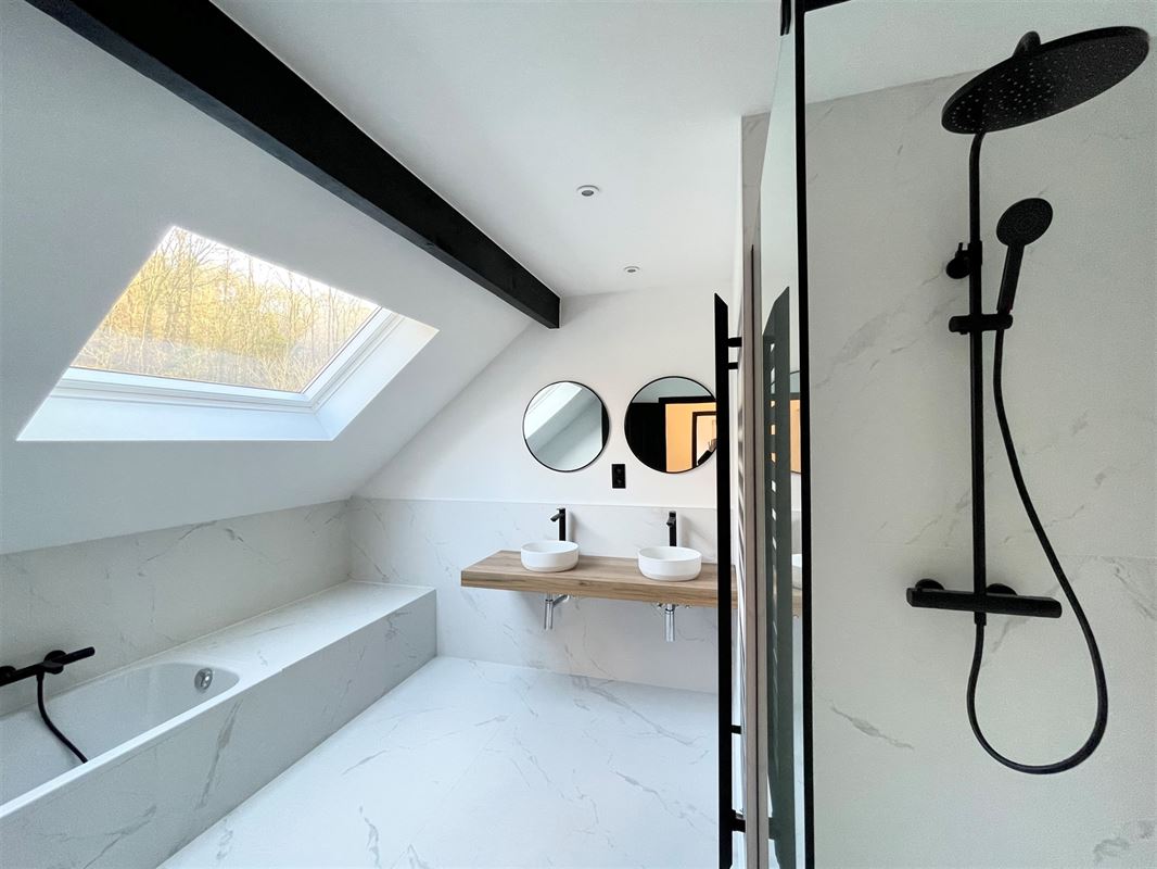 PREMIÈRE OCCUPATION DEPUIS RÉNOVATION COMPLÈTE!!!!