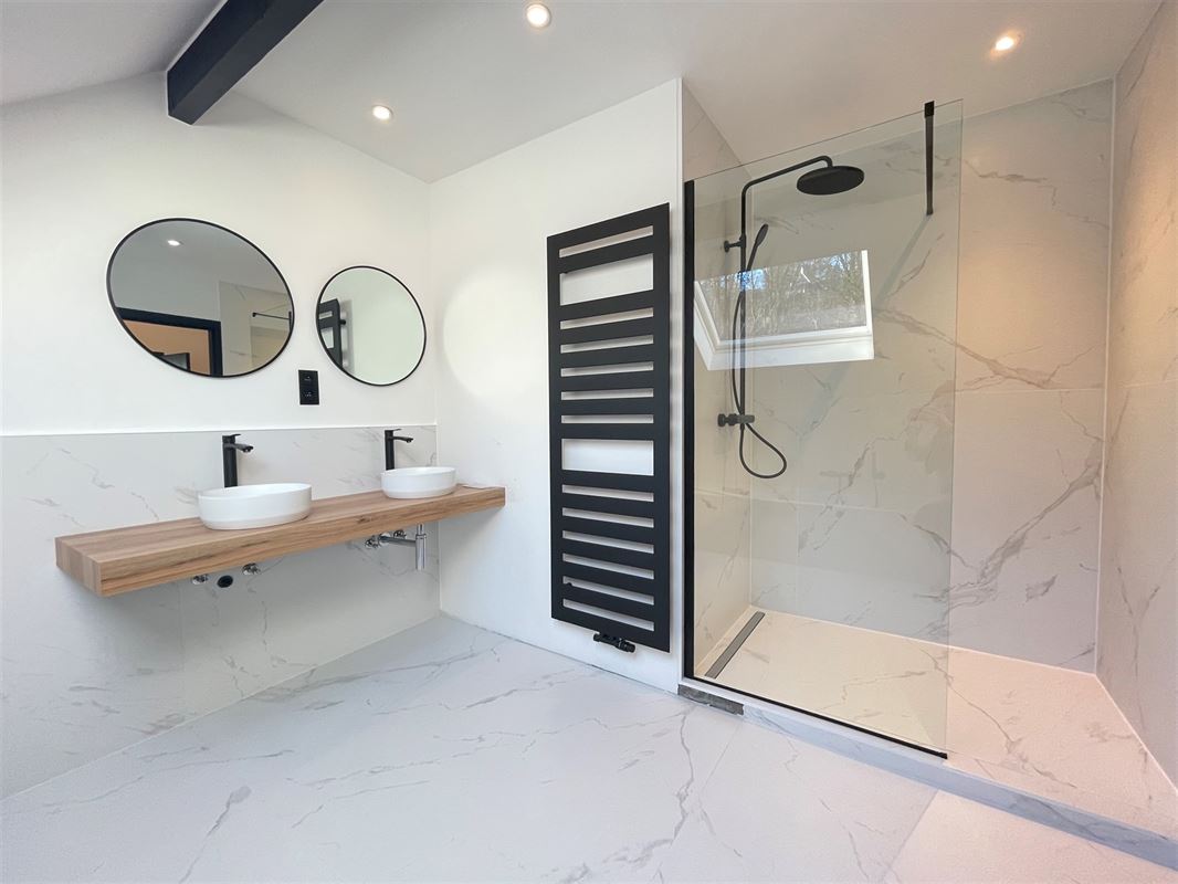 PREMIÈRE OCCUPATION DEPUIS RÉNOVATION COMPLÈTE!!!!