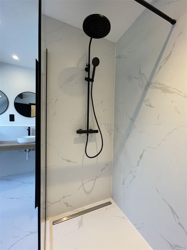 PREMIÈRE OCCUPATION DEPUIS RÉNOVATION COMPLÈTE!!!!