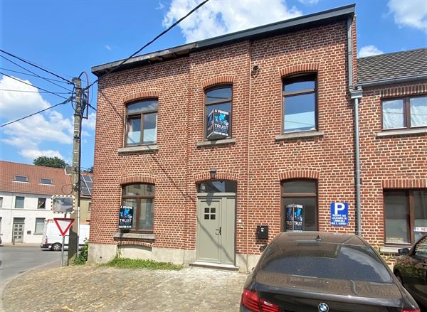 CENTRE DE GREZ - ENTREE PRIVEE - PETIT IMMEUBLE 2 UNITÉS