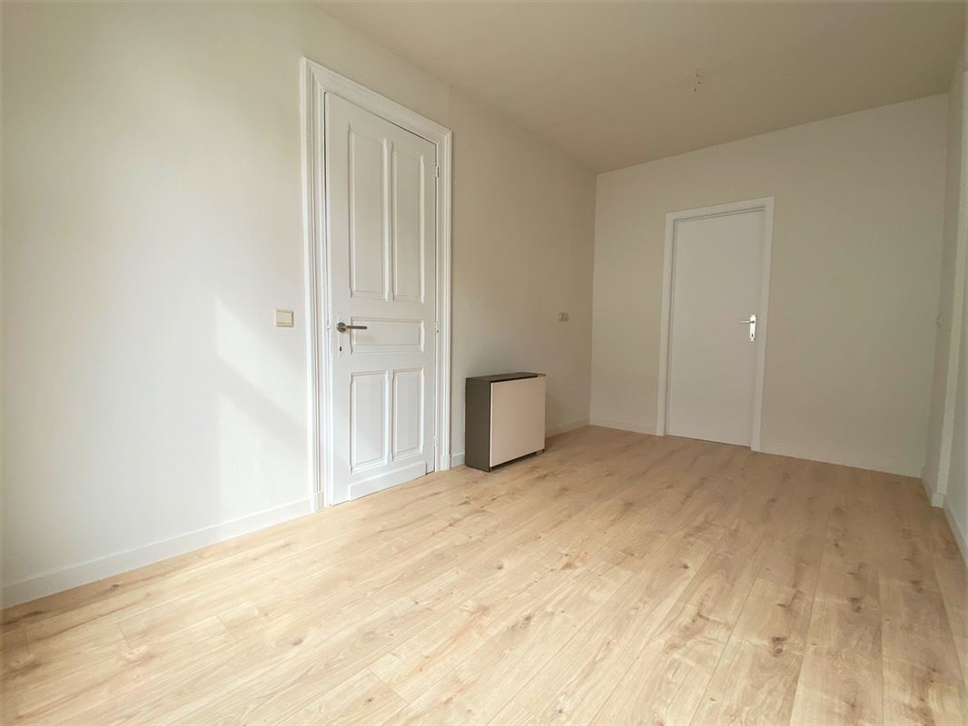 CENTRE DE GREZ - ENTREE PRIVEE - PETIT IMMEUBLE 2 UNITÉS