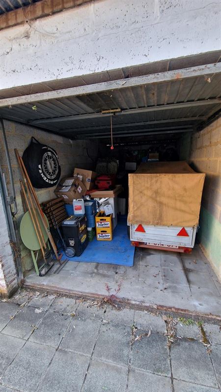 Garages en plein centre de Sclayn dans une cour fermée