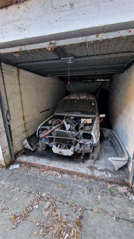 Garages en plein centre de Sclayn dans une cour fermée