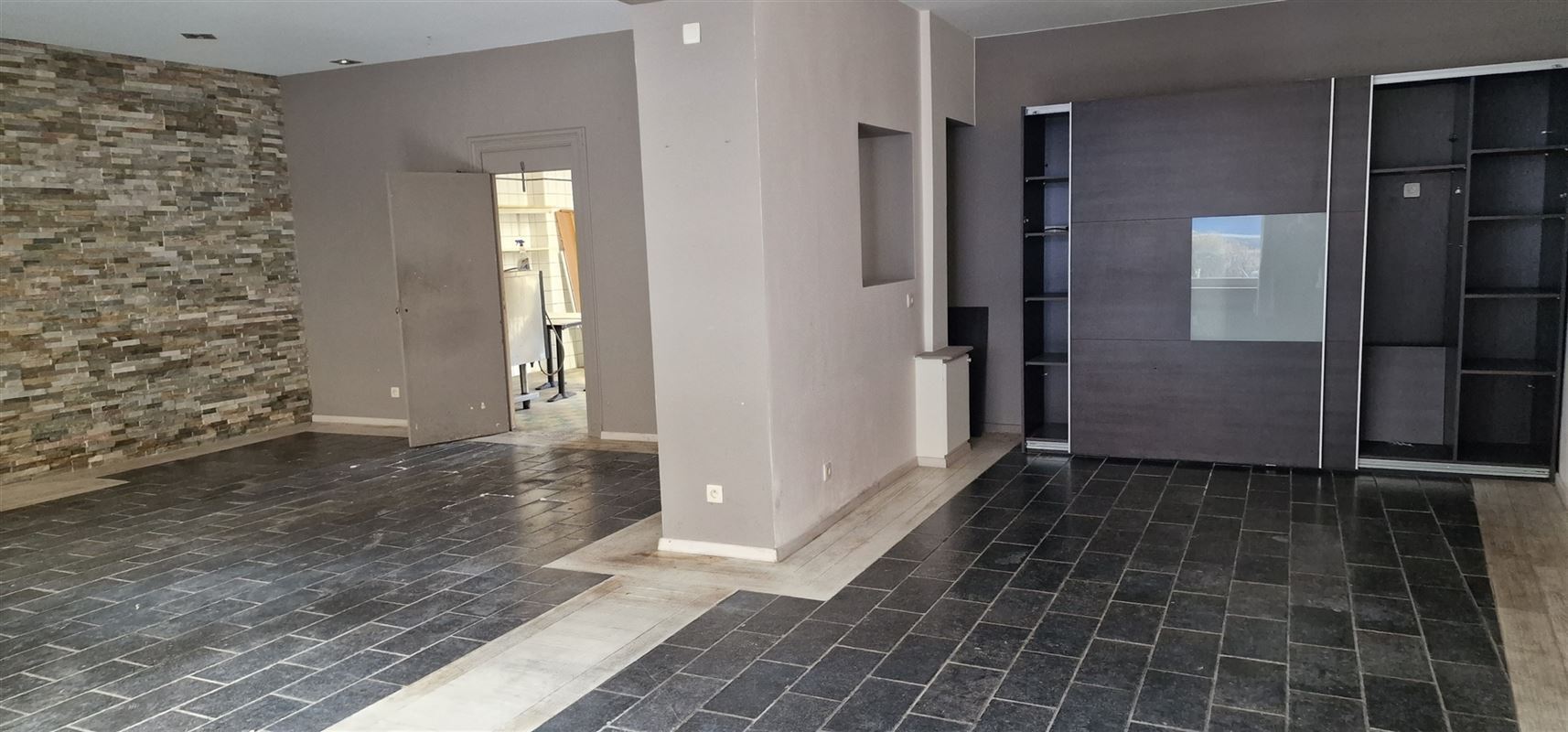 Situation unique à Spontin 185 m2 de bureaux