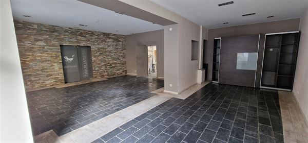 Situation unique à Spontin 185 m2 de bureaux