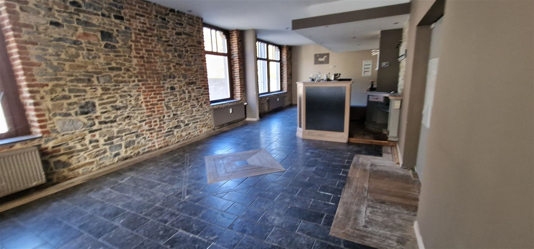 Situation unique à Spontin 185 m2 de bureaux