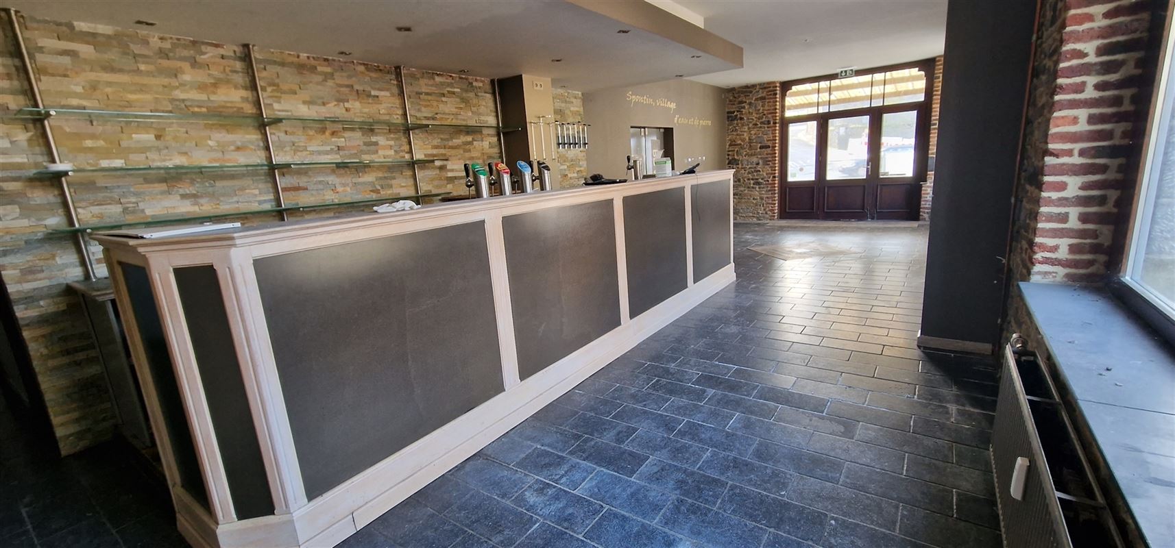 Situation unique à Spontin 185 m2 de bureaux