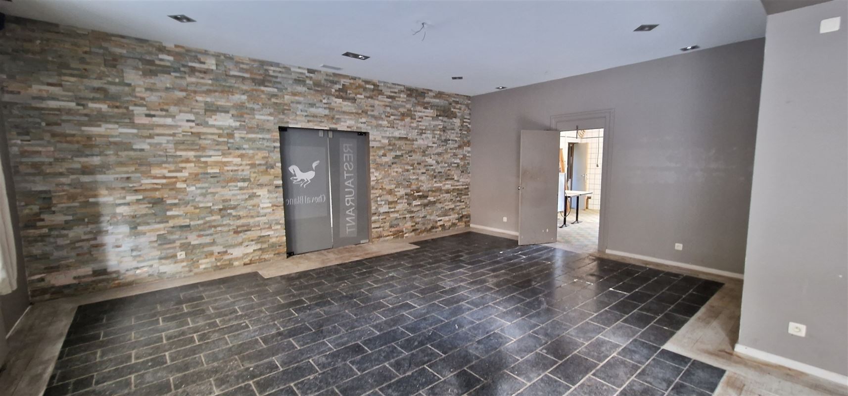 Situation unique à Spontin 185 m2 de bureaux