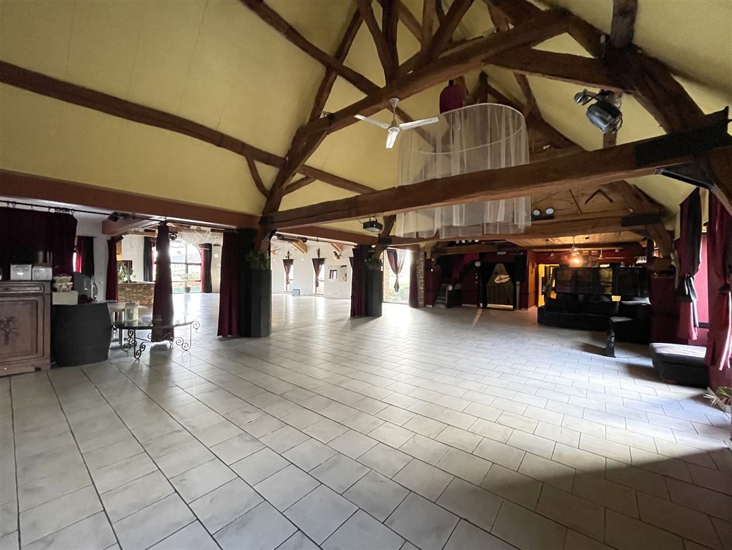 Magnifique immeuble mixte idéalement situé