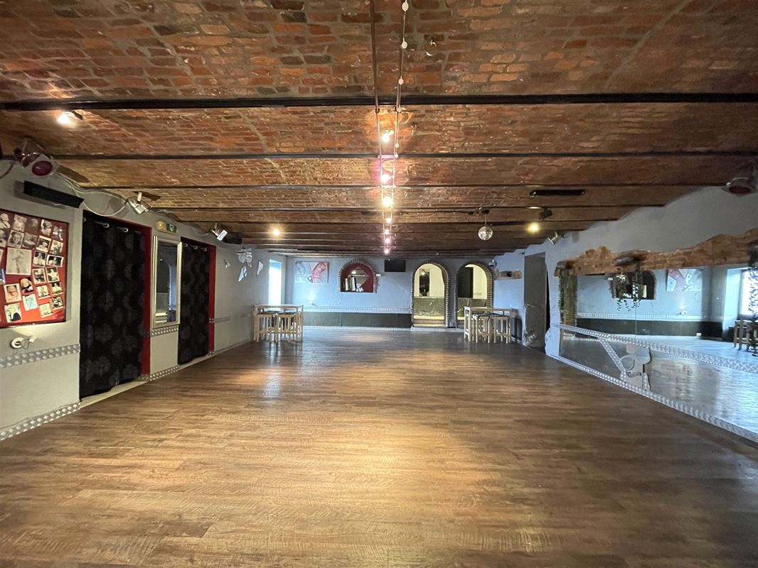 Magnifique immeuble mixte idéalement situé