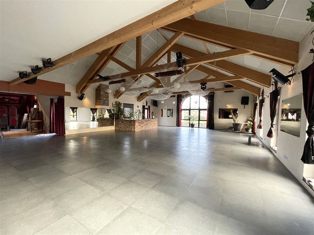 Magnifique immeuble mixte idéalement situé