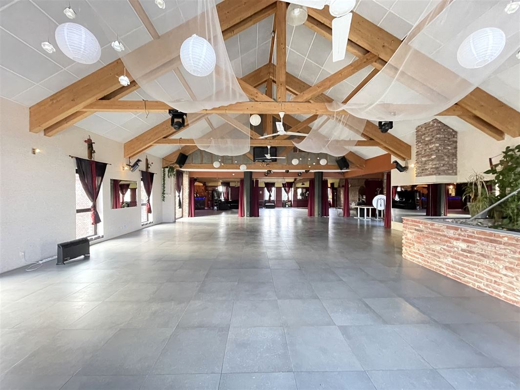 Magnifique immeuble mixte idéalement situé