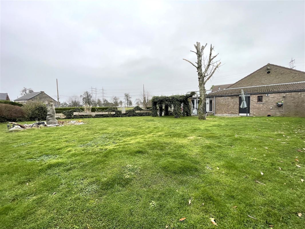 Immeuble mixte avec 2 salles de fêtes + premier étage aménageable