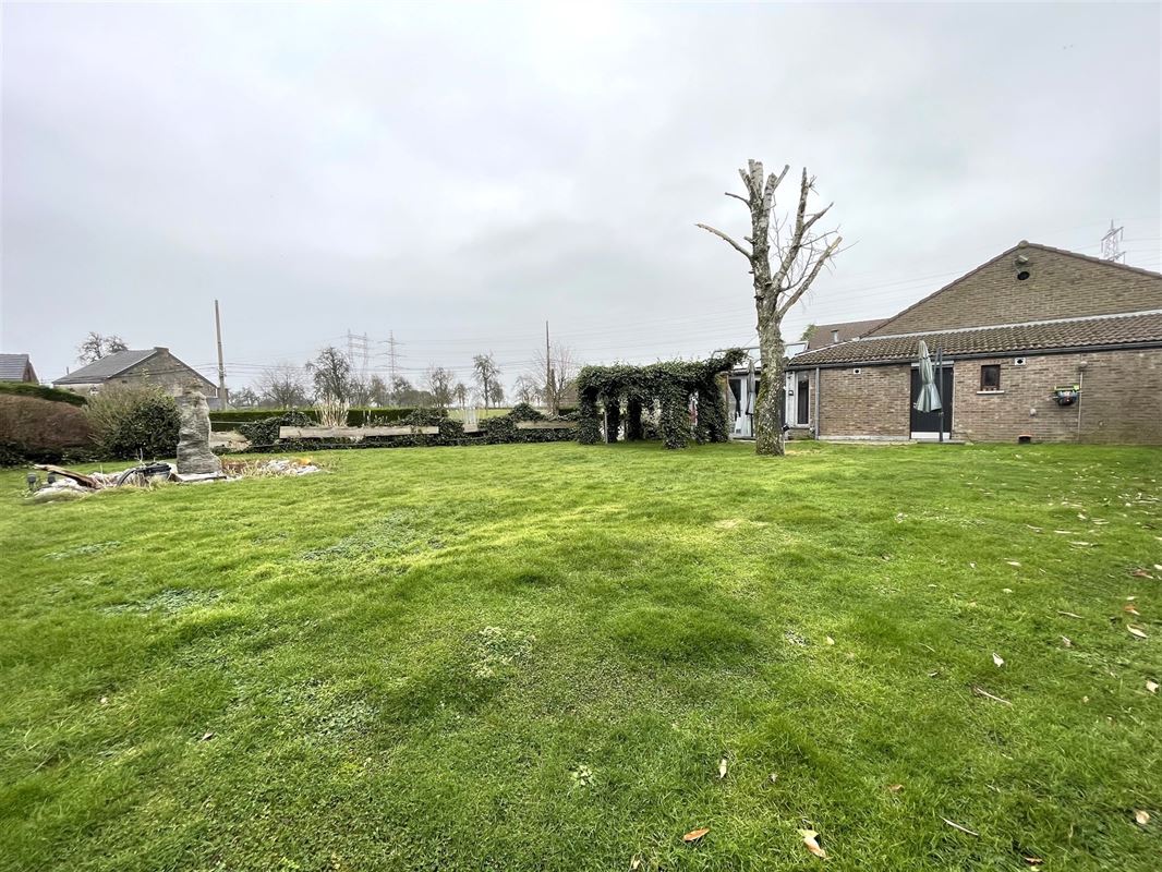 Immeuble mixte avec 2 salles de fêtes + premier étage aménageable